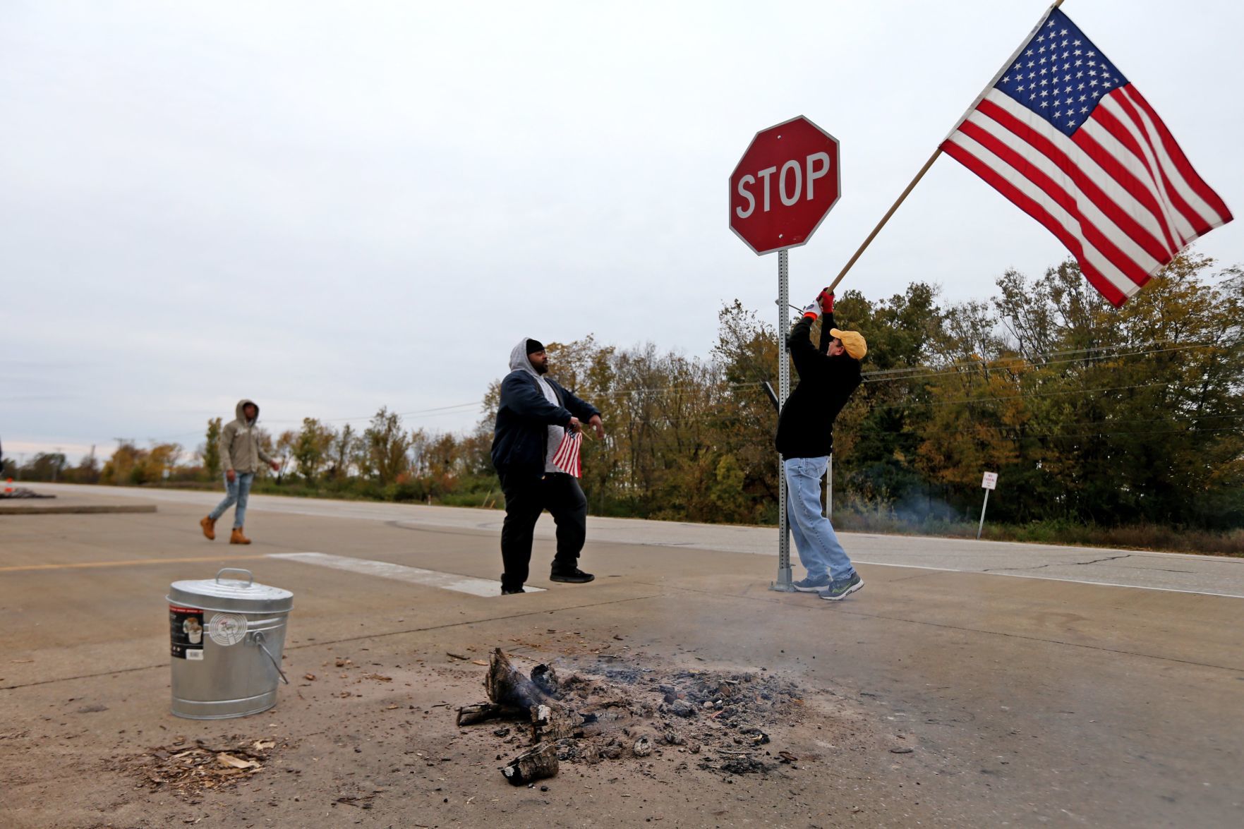 GM workers ratify contract, 40-day ends
